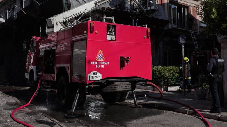 Υπό έλεγχο η φωτιά σε συνεργείο στον Νέο Κόσμο