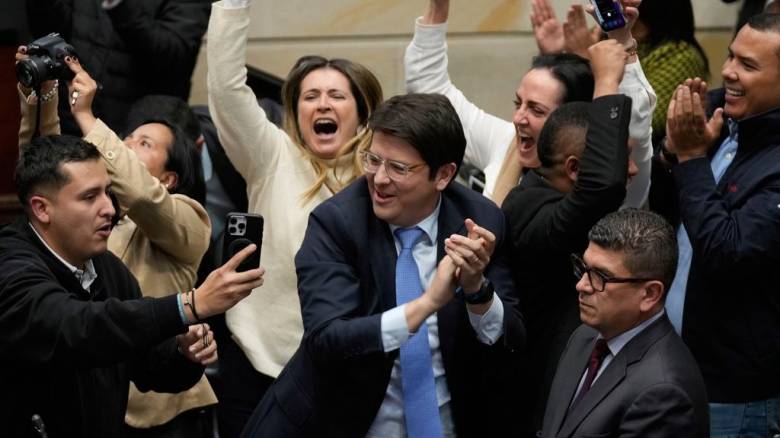 Κολομβία: Επιτυχημένη η πρώτη χειρουργική επέμβαση στον Ουρίμπε μετά από την απόπειρα δολοφονίας