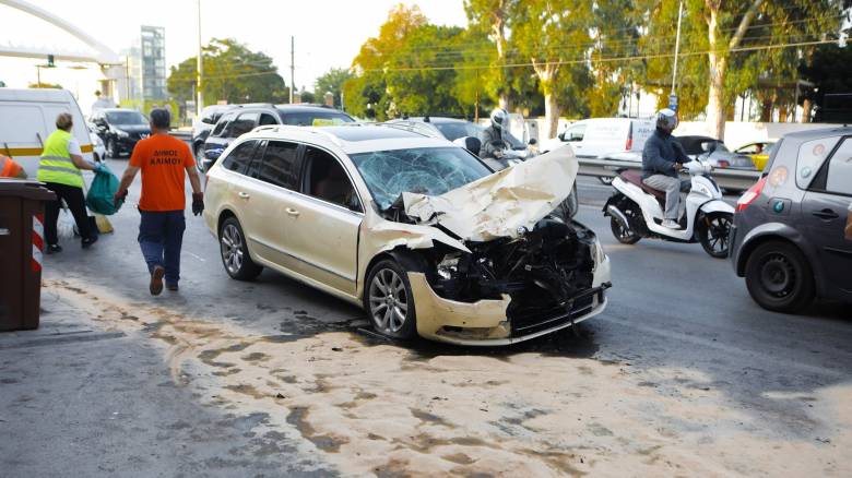 Άλιμος: «Δεν είδα τίποτα, δεν ξέρω τι συνέβη», είπε ο 23χρονος ταξιτζής για το θανατηφόρο τροχαίο