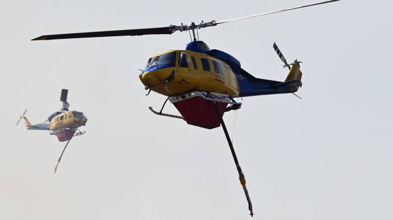 Φωτιά στον Ασπρόπυργο: Σηκώθηκαν δύο ελικόπτερα και δύο αεροσκάφη