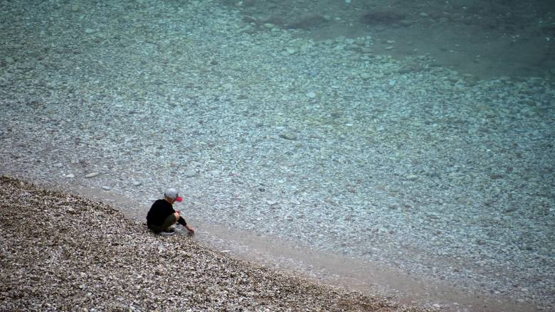 Πάτρα: Ναυαγοσώστης έσωσε 5χρονο που κινδύνεψε να πνιγεί στη θάλασσα