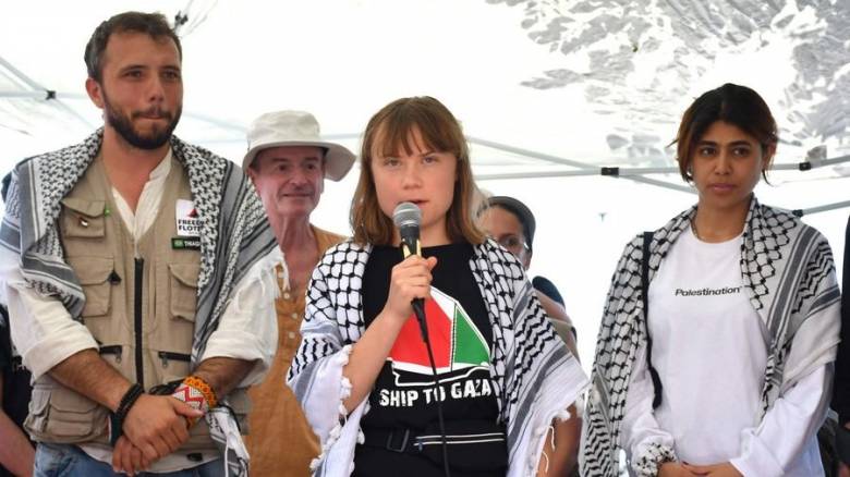 Ποιοι είναι οι 12 επιβάτες του «Madleen» που έπλεε στη Γάζα - Από που πήρε το όνομά του το σκάφος