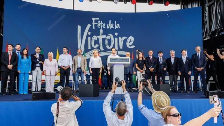 Γαλλία: Εκδήλωση του κόμματος της Λεπέν παρουσία κορυφαίων παραγόντων της ευρωπαϊκής ακροδεξιάς