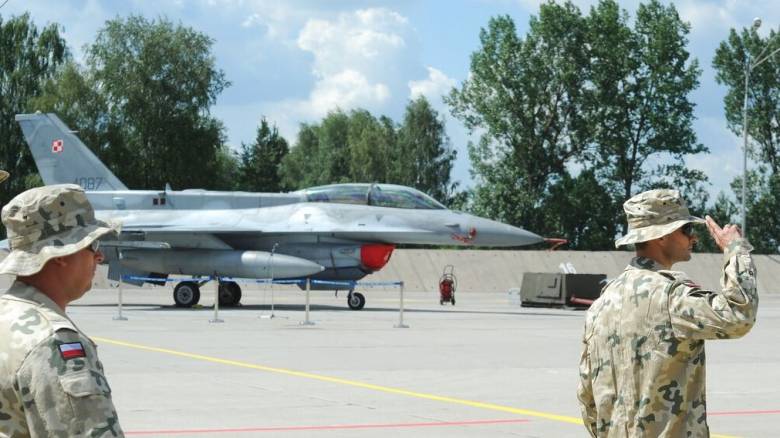 Η Πολωνία απογείωσε μαχητικά αεροσκάφη μετά από ρωσική επίθεση στη δυτική Ουκρανία