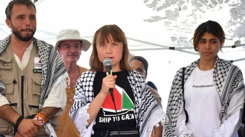 Οκτώ στους 12 ακτιβιστές του «Madleen» αρνούνται την απέλαση - Οδηγούνται στις ισραηλινές φυλακές