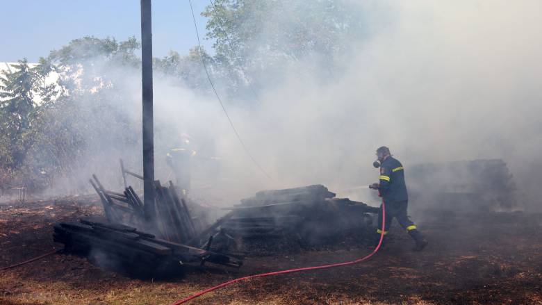 Φωτιά σε οικόπεδο κοντά στο Σισμανόγλειο 