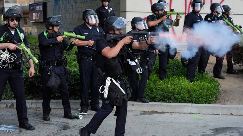 Λος Άντζελες: Φωτορεπόρτερ δέχθηκε πλαστική σφαίρα στο κεφάλι - «Ήμουν εύκολος στόχος»