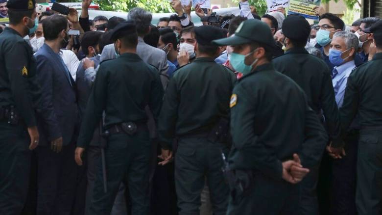 Ιράν: Οι αρχές προχώρησαν στον ακρωτηριασμό χεριού δύο ανδρών που είχαν καταδικαστεί για κλοπές