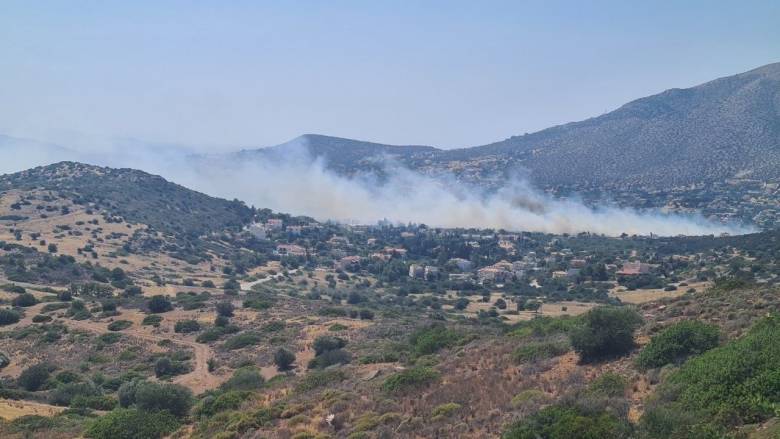 Μήνυμα του 112 για εκκένωση από Ανάβυσσο και Παλαιά Φώκαια προς Αθήνα - Πού διεκόπη η κυκλοφορία