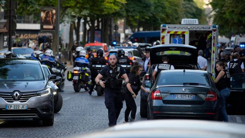 Γαλλία: Εξετάζονται πύλες ασφαλείας στα σχολεία μετά τον θανατηφόρο τραυματισμό επιστάτριας