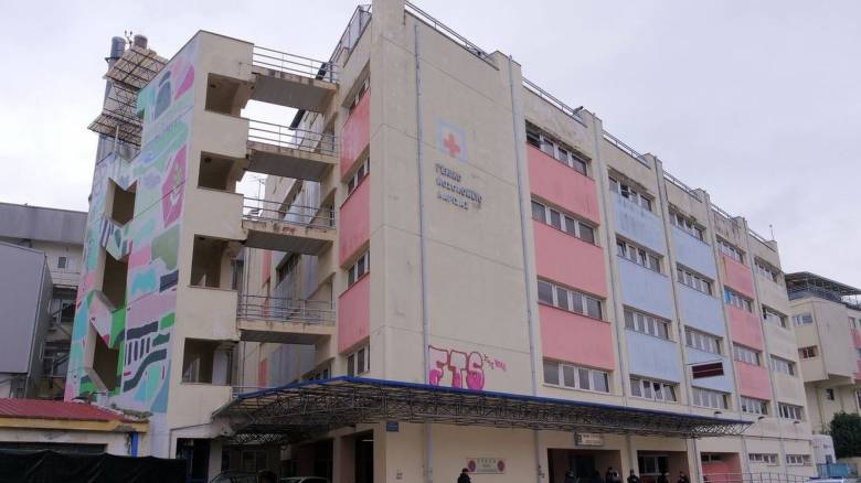 Λάρισα: Συνελήφθησαν γιαγιά και παππούς δίχρονης - Οι αστυνομικοί μετέφεραν το παιδί στο νοσοκομείο