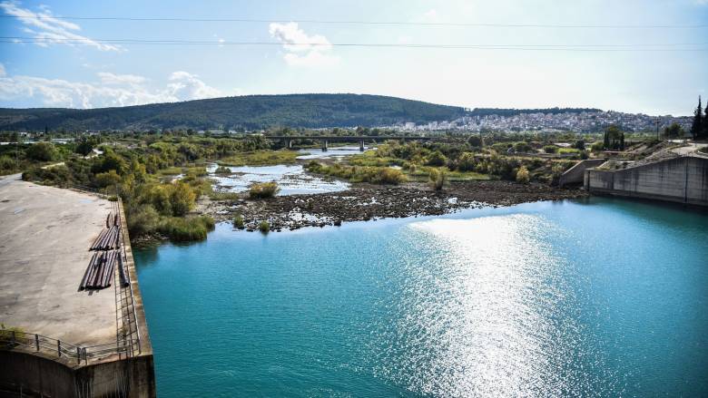 Άρτα: Επανέφεραν τα παιδιά που ανασύρθηκαν χωρίς τις αισθήσεις τους από τον Άραχθο