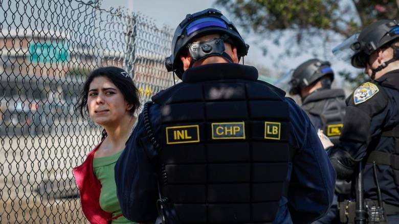 Εντολή Τραμπ για επέκταση των συλλήψεων μεταναστών - «Το μεγαλύτερο πρόγραμμα μαζικών απελάσεων»