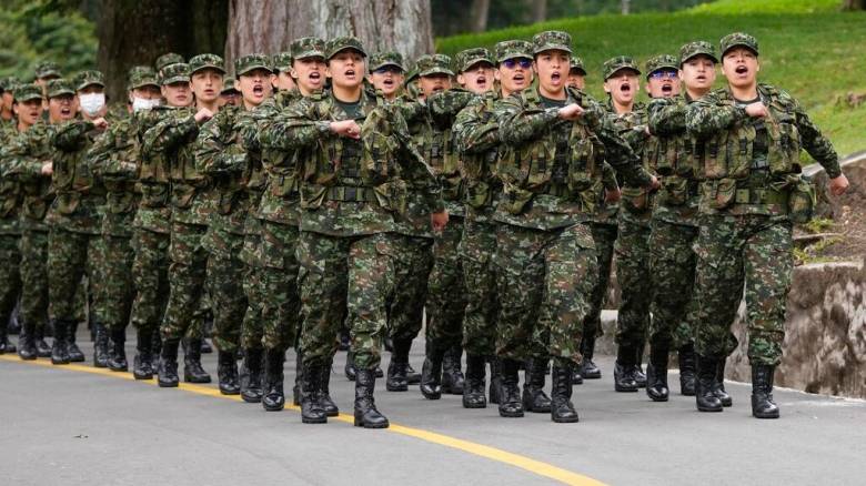 Γυναίκες στα όπλα στη Δανία: Υποχρεωτική η στρατιωτική θητεία υπό το φόβο ρωσικής απειλής