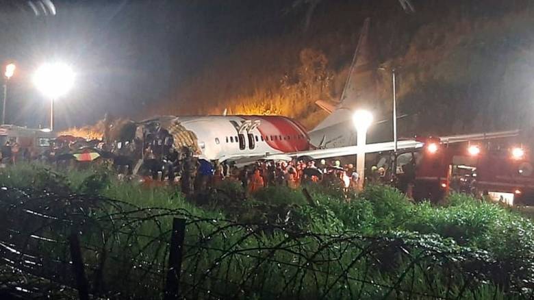 Συντριβή αεροσκάφους στην Ινδία: Εντοπίστηκε ένας επιζών επιβάτης στα συντρίμμια