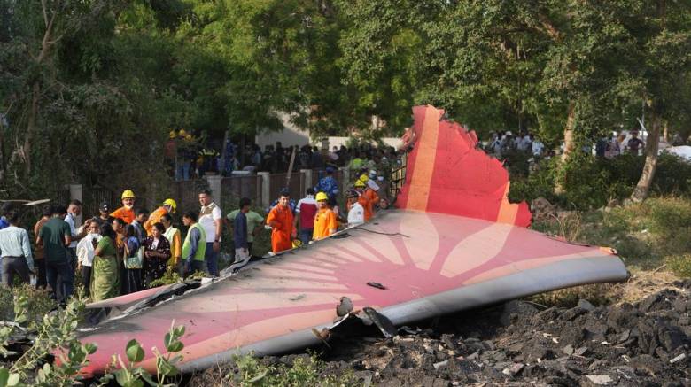 Air India: «Βαθιά θλίψη» για το δυστύχημα - Άνοιξε ειδική τηλεφωνική γραμμή