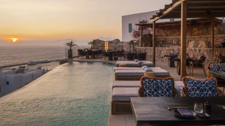 Απόβαση στη Μύκονο: Οι σεφ της S|One Hospitality ταράζουν τα γαστρονομικά νερά του νησιού των ανέμων