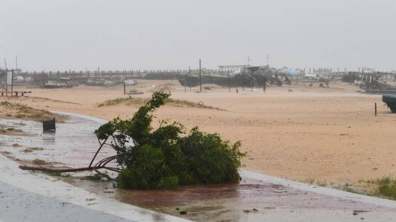 Κίνα: Τροπική καταιγίδα με θελλώδεις ανέμους και ισχυρές βροχοπτώσεις σαρώνει την Κίνα