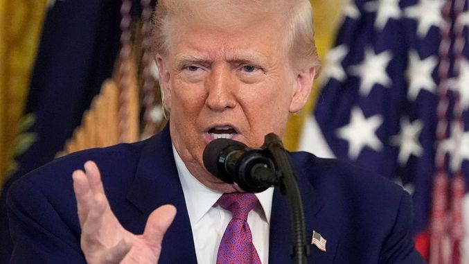 O Τραμπ συγκαλεί εκτάκτως το Συμβούλιο Εθνικής Ασφαλείας των ΗΠΑ μετά τα ισραηλινά πλήγματα