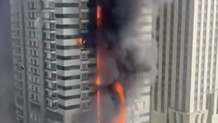 Φωτιά σε ουρανοξύστη 67 ορόφων στο Ντουμπάι - Εκκενώθηκαν 3.820 άτομα