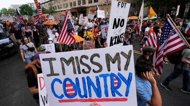 Διαδηλώσεις «χωρίς βασιλιάδες» σε 2.000 σημεία των ΗΠΑ