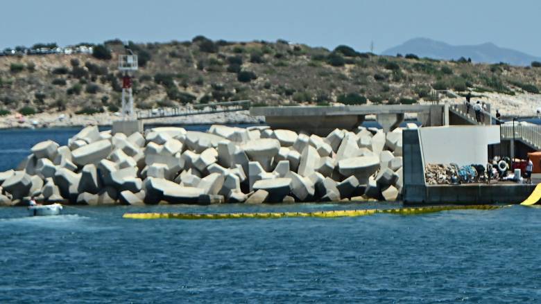 Αναζητώνται τα αίτια της πτώσης του ελικοπτέρου στη Μαρίνα Βουλιαγμένης - Αναμένεται η ανέλκυσή του