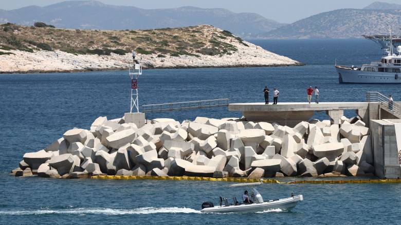 Βουλιαγμένη: «Δεν προκλήθηκε θαλάσσια ρύπανση», λέει η Astir Marina για την πτώση του ελικοπτέρου