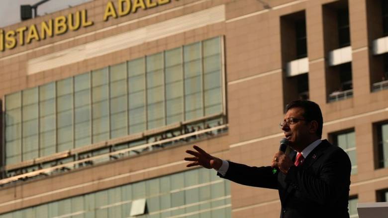 Ιμάμογλου: Κατηγορείται για απόπειρα «εκφοβισμού» του γενικού εισαγγελέα Κωνσταντινούπολης