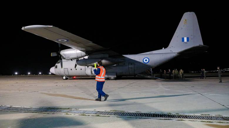 Επαναπατρίστηκαν 105 Έλληνες από το Τελ Αβίβ – Έφτασαν στην Ελευσίνα με στρατιωτικά αεροσκάφη