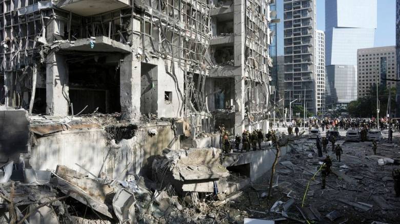 Ισραήλ: Καρέ καρέ η στιγμή που ιρανικός πύραυλος πλήττει νοσοκομείο στην πόλη Μπερ Σεβά