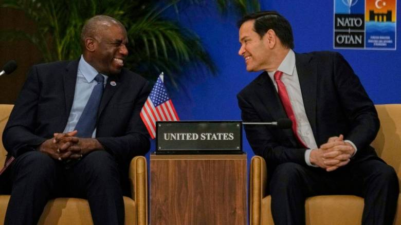 Δυνατότητες για διπλωματική λύση με το Ιράν «βλέπει» η Βρετανία