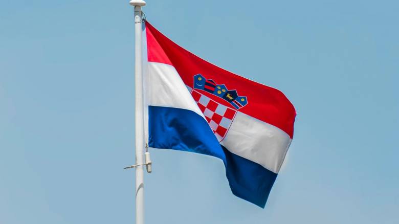 Αναστέλλει τη λειτουργία της πρεσβείας της στην Τεχεράνη και η Σλοβακία