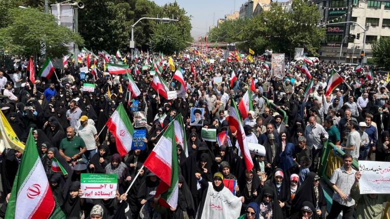 Ογκώδεις διαδηλώσεις στο Ιράν με συνθήματα υποστήριξης προς την ηγεσία της χώρας