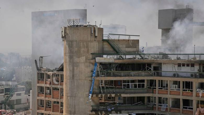 Σύνθετη εξίσωση: Το διαπραγματευτικό «παράθυρο» Τραμπ και οι συνεχιζόμενες επιθέσεις Ισραήλ - Ιράν