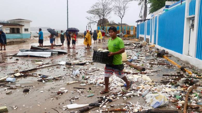 Τουλάχιστον δύο νεκροί από το φονικό πέρασμα του τυφώνα Έρικ στο Μεξικό