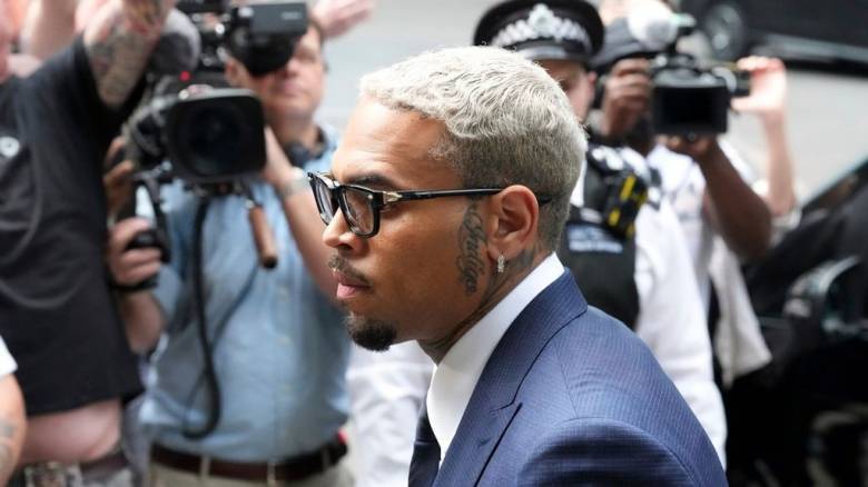 Κρις Μπράουν: Δήλωσε αθώος στην κατηγορία για φερόμενη επίθεση σε μουσικό παραγωγό