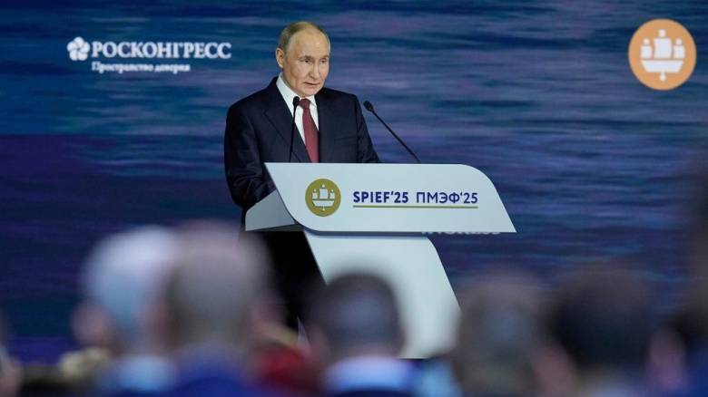 Πούτιν: «Η Ρωσία δεν πρέπει να μπει σε κατάσταση ύφεσης» - Η «γκρίνια» για την Κεντρική Τράπεζα