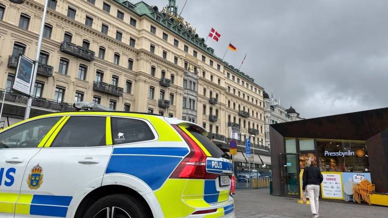 Σουηδία: Τραμ εκτροχιάστηκε και κατέληξε μέσα σε πιτσαρία