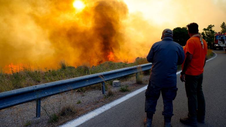 Ώρες αγωνίας στη Χίο: Σε τρία διαφορετικά μέτωπα μαίνεται η φωτιά - Νέο μήνυμα του 112