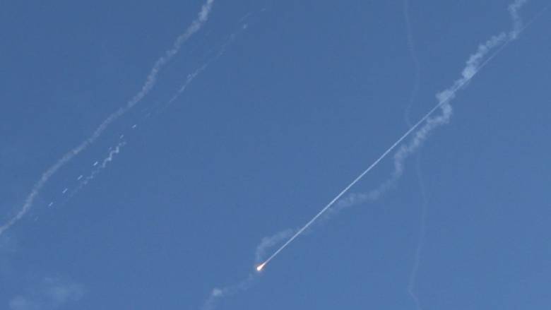 Στον αέρα η εκεχειρία: Αναχαιτίσεις πυραύλων πάνω από την Χάιφα - Εντολή για χτύπημα στη Τεχεράνη