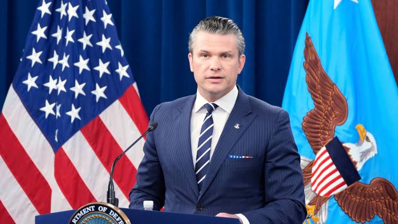 Υπουργός Άμυνας ΗΠΑ: «Ιστορικά» χαρακτηρίζει τα πλήγματα στο Ιράν