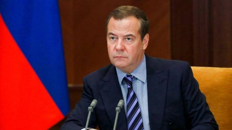 Μεντβέντεφ: Υπάρχουν χώρες έτοιμες να μεταφέρουν πυρηνικά όπλα στο Ιράν