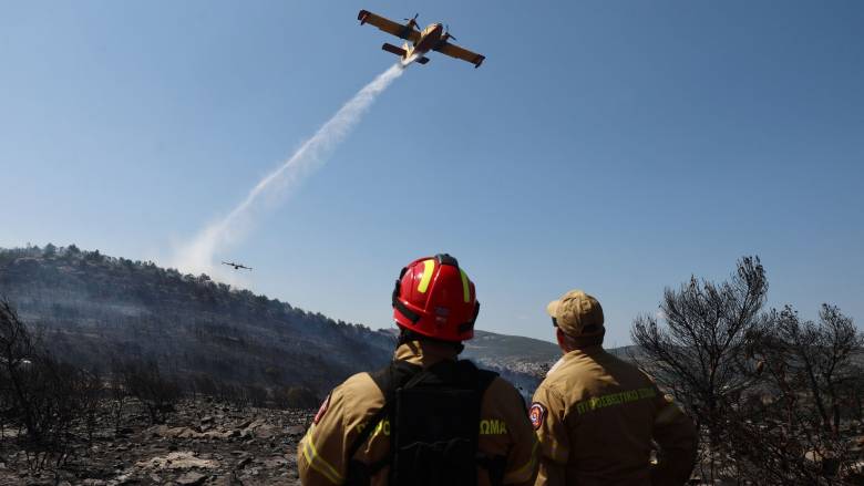Φωτιά στα Κύθηρα - Στη μάχη και εναέρια μέσα