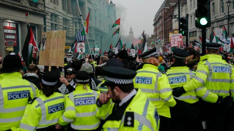 Βρετανία: Η αστυνομία απαγόρευσε φιλοπαλαιστινιακή διαδήλωση έξω από το κοινοβούλιο
