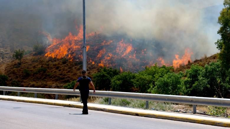 Ανεξέλεγκτη η φωτιά στη Χίο - Νέα πυρκαγιά κατακαίει το νησί - Αλλεπάλληλα μηνύματα εκκένωσης