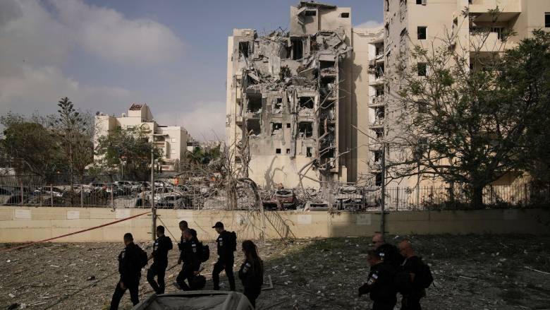 Στους τέσσερις οι νεκροί από το ιρανικό πλήγμα στο νότιο Ισραήλ