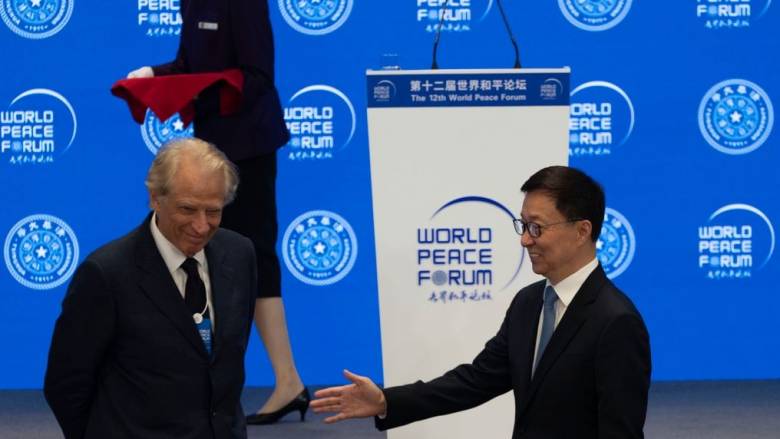 Γαλλία: Ο πρώην πρωθυπουργός ντε Βιλπέν ίδρυσε κόμμα με το βλέμμα στις προεδρικές του 2027