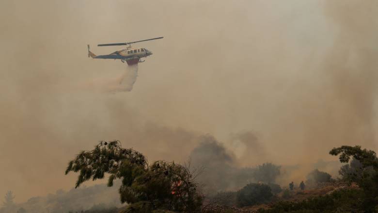 Φωτιά στο Ωραιόκαστρο: Σηκώθηκαν πέντε αεροσκάφη και δύο ελικόπτερα - Ήχησε το 112