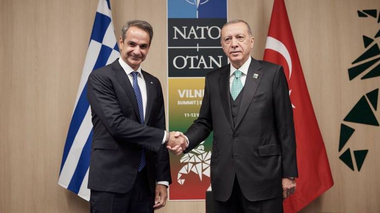 Σύντομη συνομιλία Μητσοτάκη με Ερντογάν στη Χάγη - Τι συζητήθηκε