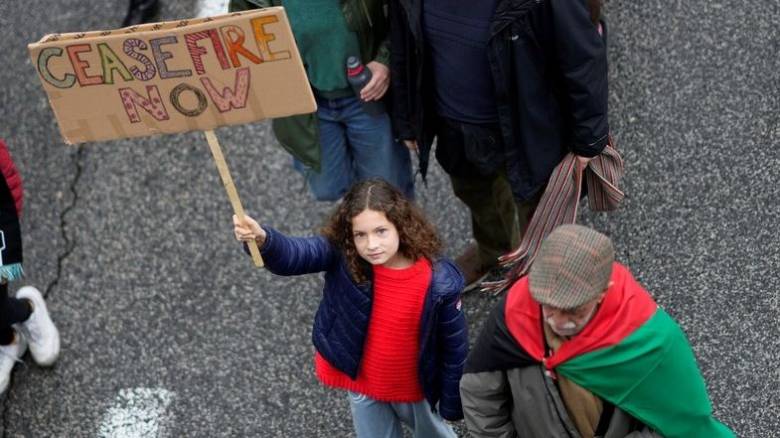 Ειρήνη και πόλεμος με… δακτύλιο
